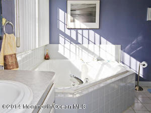 13 Hampton Ct, Old Bridge, NJ 08857 photo 14