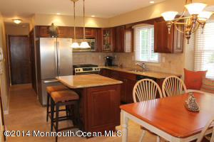 61 E Pearl St, Middletown, NJ 07748 photo 3