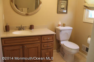 61 E Pearl St, Middletown, NJ 07748 photo 12