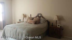 61 E Pearl St, Middletown, NJ 07748 photo 9