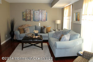 61 E Pearl St, Middletown, NJ 07748 photo 5