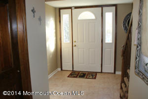 61 E Pearl St, Middletown, NJ 07748 photo 2