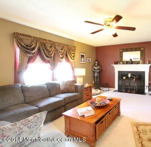 77 Mayfair Ct, Brick, NJ 08723 photo 2
