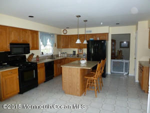 11 Saddlebrook Rd, Millstone, NJ 08510 photo 4