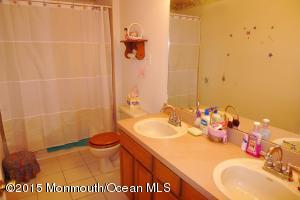 12 Hampton Ct, Matawan, NJ 07747 photo 15