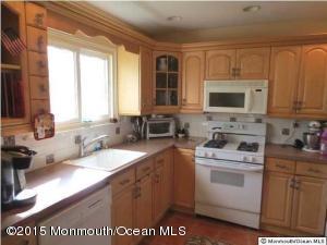 2 Chestnut Dr, Matawan, NJ 07747 photo 3
