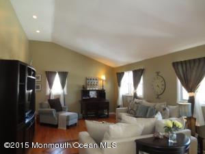 2 Chestnut Dr, Matawan, NJ 07747 photo 6