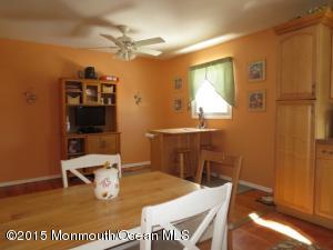 2 Chestnut Dr, Matawan, NJ 07747 photo 4