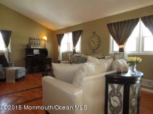 2 Chestnut Dr, Matawan, NJ 07747 photo 5