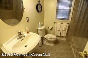 135 Irwin Pl, Middletown, NJ 07748 photo 10