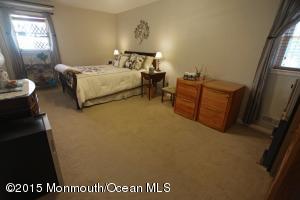 135 Irwin Pl, Middletown, NJ 07748 photo 8