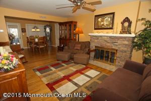 135 Irwin Pl, Middletown, NJ 07748 photo 2