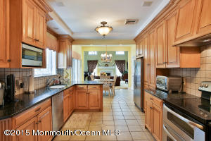 33 E River Rd, Rumson, NJ 07760 photo 8