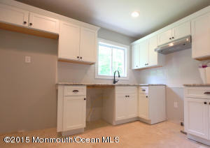8 Eisenhower Ct, Matawan, NJ 07747 photo 7