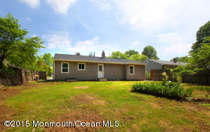 8 Eisenhower Ct, Matawan, NJ 07747 photo 2