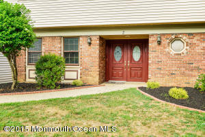 2 Everett Ct, Marlboro, NJ 07746 photo 2