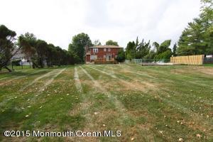 17 Mitchell Ct, Marlboro, NJ 07746 photo 4