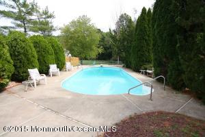 17 Mitchell Ct, Marlboro, NJ 07746 photo 2