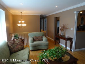 12 Mohawk Dr, Matawan, NJ 07747 photo 4