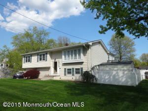 12 Mohawk Dr, Matawan, NJ 07747 photo 1
