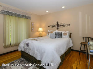 26 Sutton Pl, Middletown, NJ 07748 photo 9