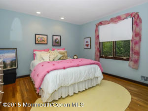 26 Sutton Pl, Middletown, NJ 07748 photo 11