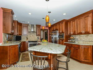 26 Sutton Pl, Middletown, NJ 07748 photo 5
