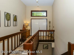 26 Sutton Pl, Middletown, NJ 07748 photo 4