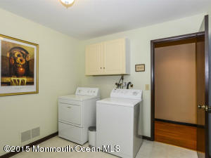 26 Sutton Pl, Middletown, NJ 07748 photo 16
