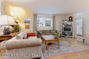 7 Center St, Rumson, NJ 07760 photo 3
