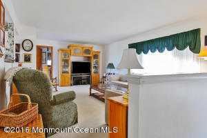 141 Roosevelt Dr, Brick, NJ 08724 photo 4