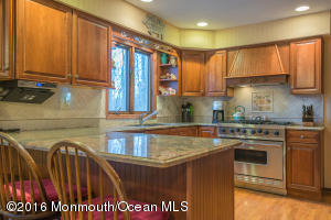 8 Blueberry Ln, Leonardo, NJ 07737 photo 5