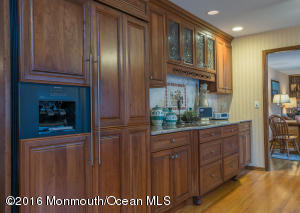 8 Blueberry Ln, Leonardo, NJ 07737 photo 4