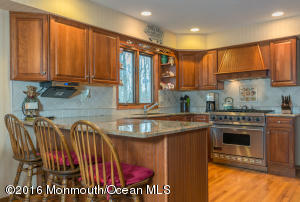 8 Blueberry Ln, Leonardo, NJ 07737 photo 2