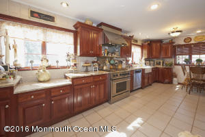 21 E Kenneth Ter, Middletown, NJ 07748 photo 13