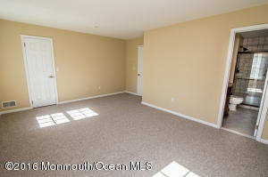 93 Poplar Pl, Freehold, NJ 07728 photo 17