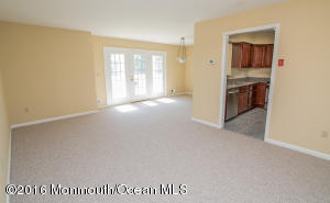  93 Poplar Pl, Freehold, NJ 07728 photo 10