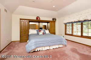2 Muncee Ct, Holmdel, NJ 07733 photo 10