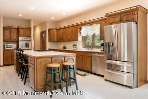 2 Muncee Ct, Holmdel, NJ 07733 photo 5