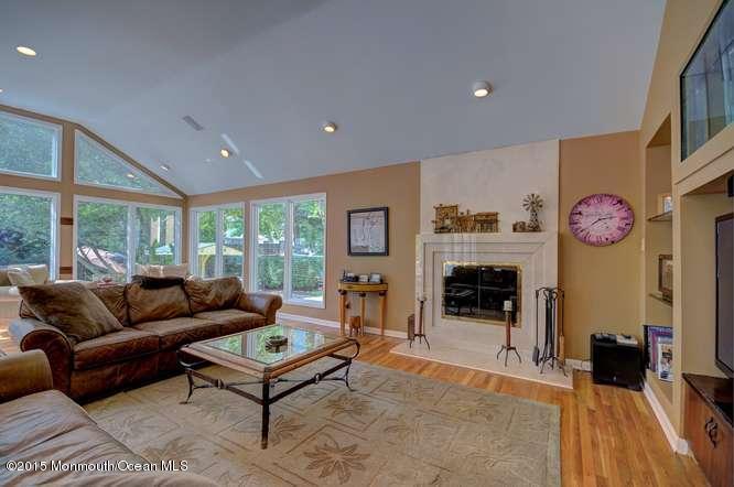 9 Brook Dr, Ocean, NJ 07712 photo 4