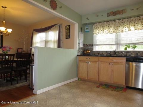 13 Mohawk Dr, Matawan, NJ 07747 photo 7