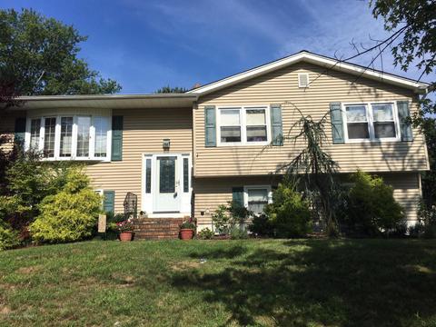 13 Mohawk Dr, Matawan, NJ 07747 photo 1