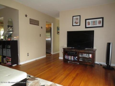 13 Mohawk Dr, Matawan, NJ 07747 photo 4