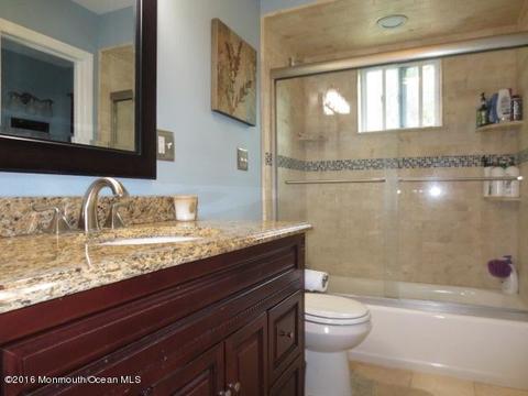 13 Mohawk Dr, Matawan, NJ 07747 photo 9