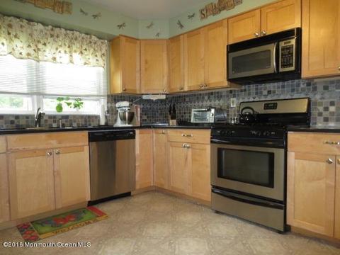 13 Mohawk Dr, Matawan, NJ 07747 photo 6
