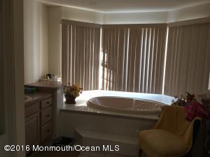 8 Oak Leaf Dr, Waretown, NJ 08758 photo 6