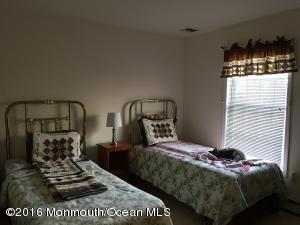 8 Oak Leaf Dr, Waretown, NJ 08758 photo 3