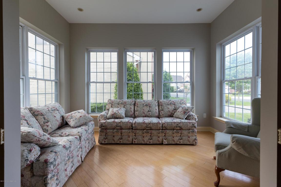 11 Rockspray Ct, Howell, NJ 07731 photo 4