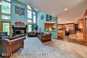 16 David Ct, Millstone, NJ 08535 photo 2