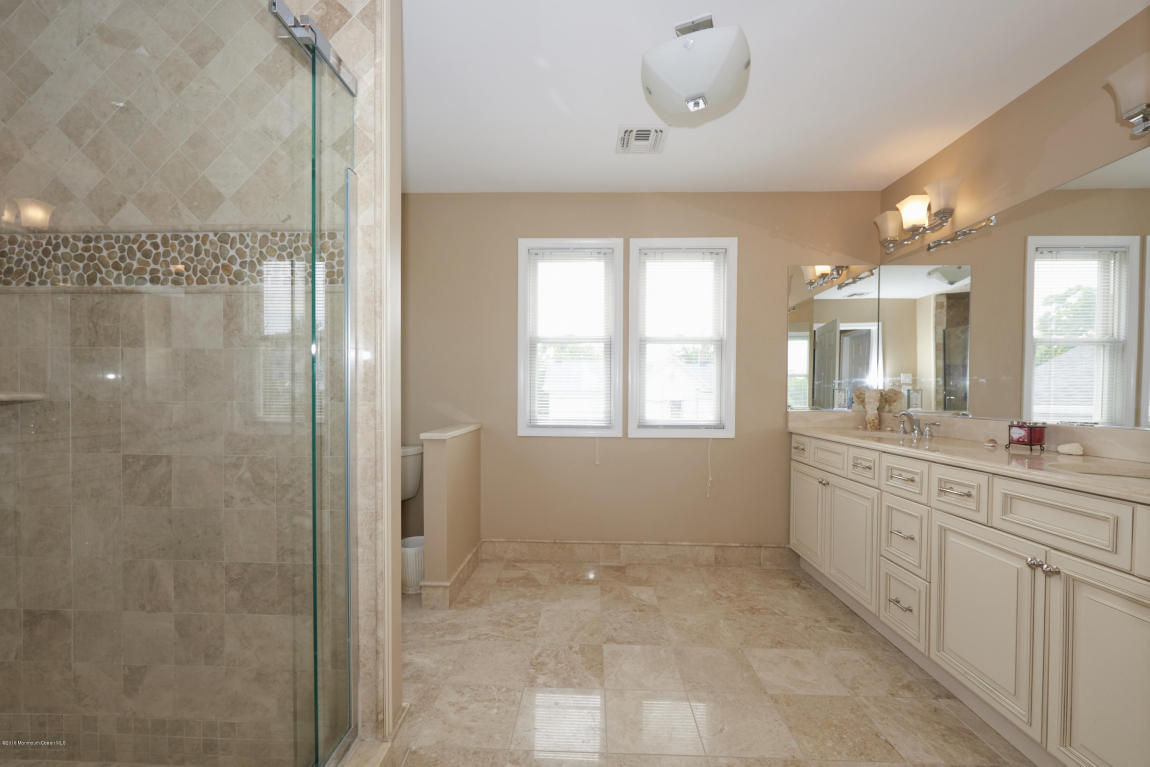 71 Compton St, Middletown, NJ 07748 photo 25